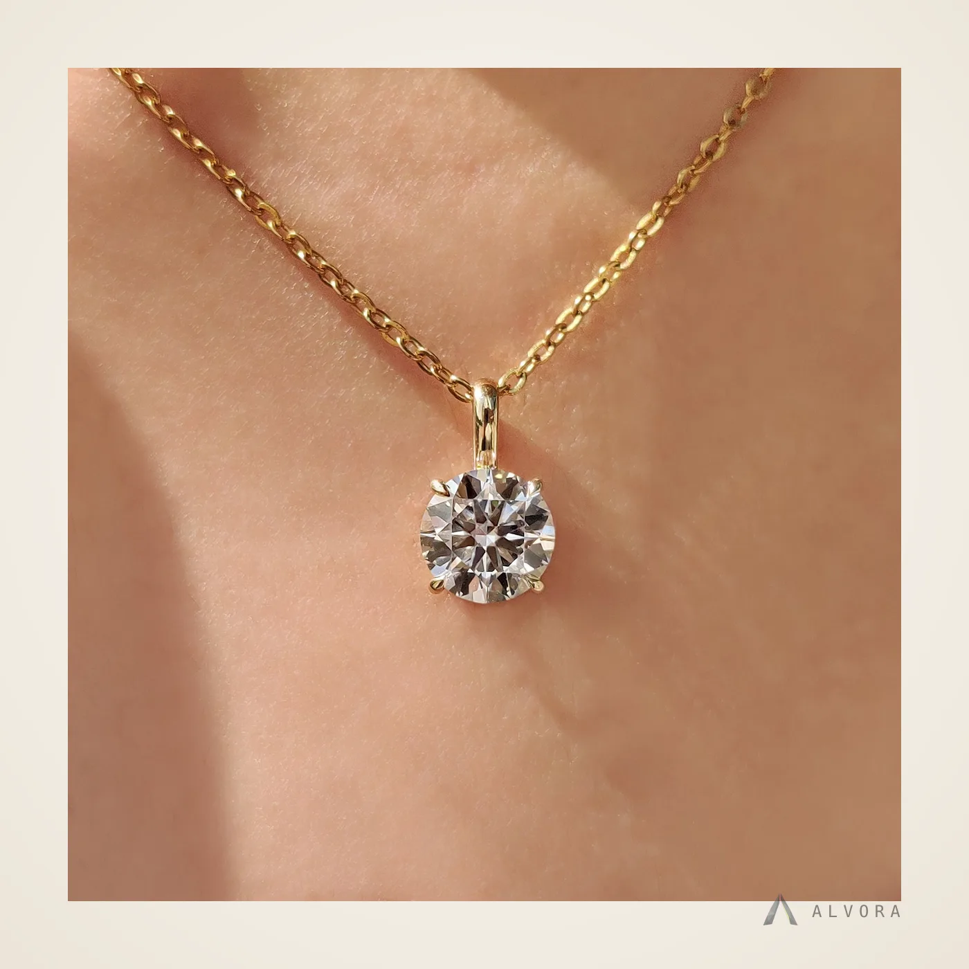 Amara Round Pendant, round pendant lab-grown diamond pendant