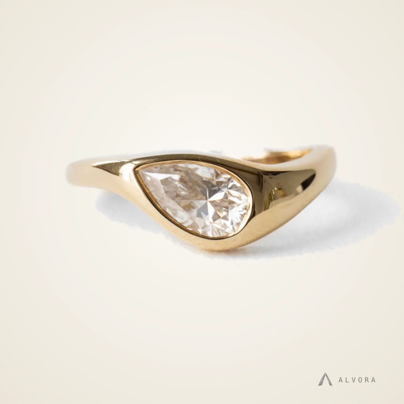 Aurel Pear East-West, pear east-west lab-grown diamond engagement ring