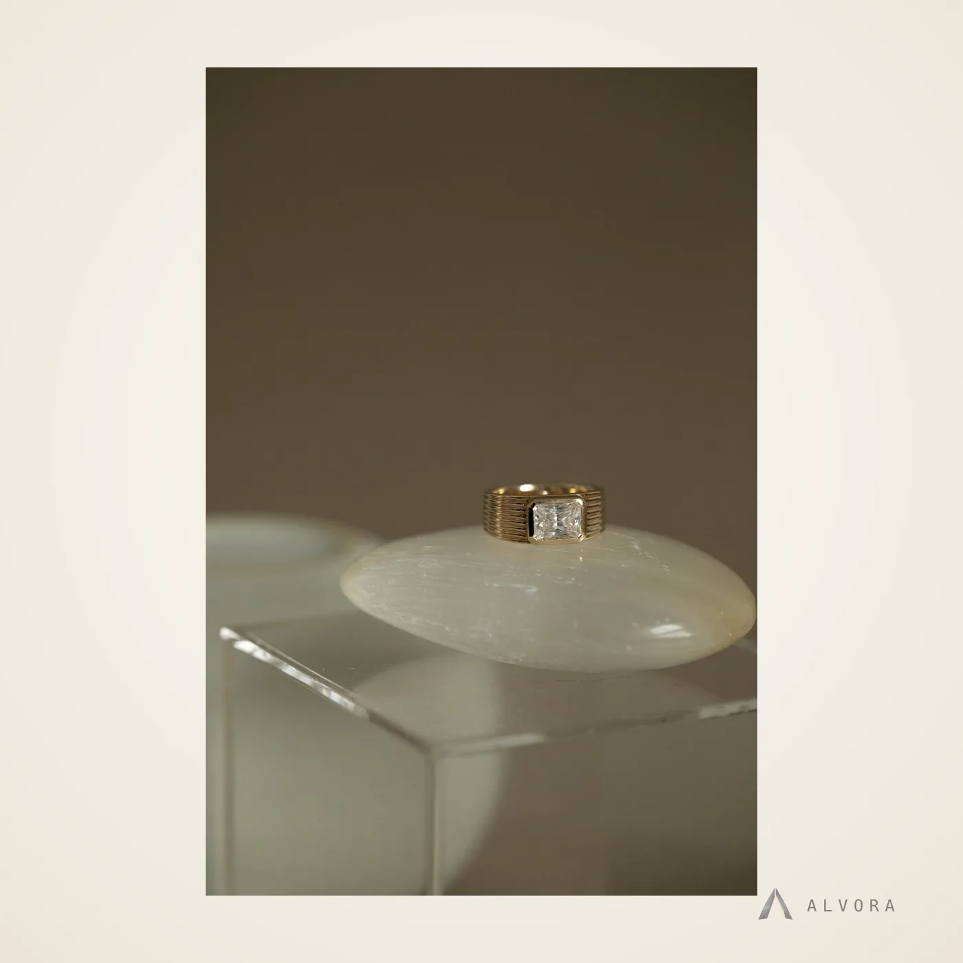 Anouk Radiant East-West, radiant east-west lab-grown diamond engagement ring