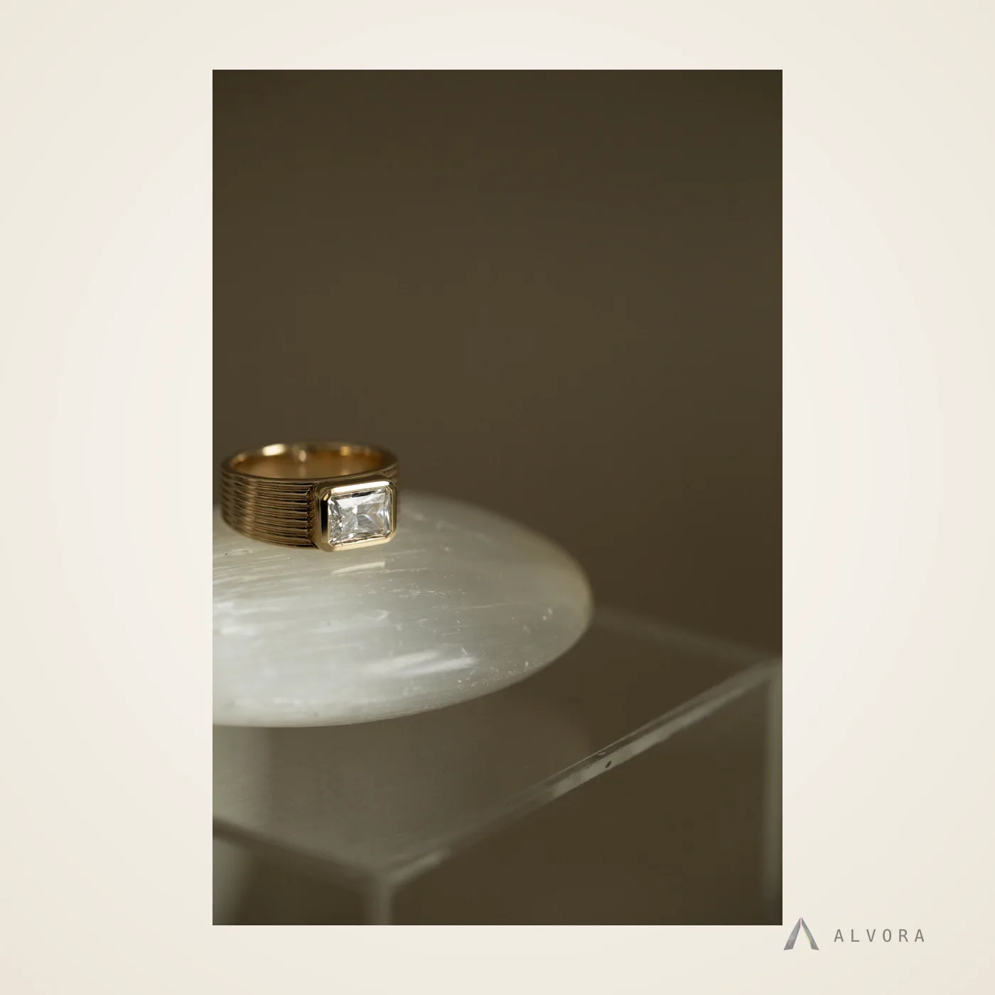 Anouk Radiant East-West, radiant east-west lab-grown diamond engagement ring