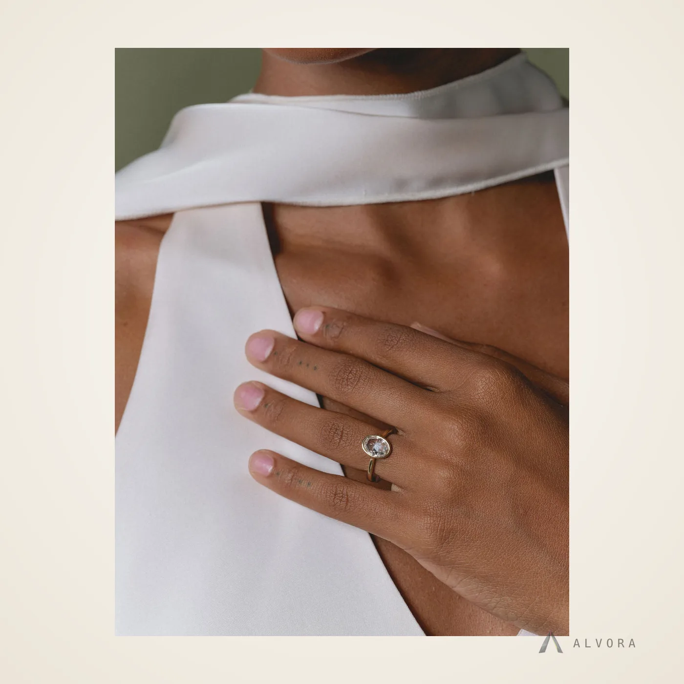Jacinthe Oval Bezel, oval bezel lab-grown diamond engagement ring